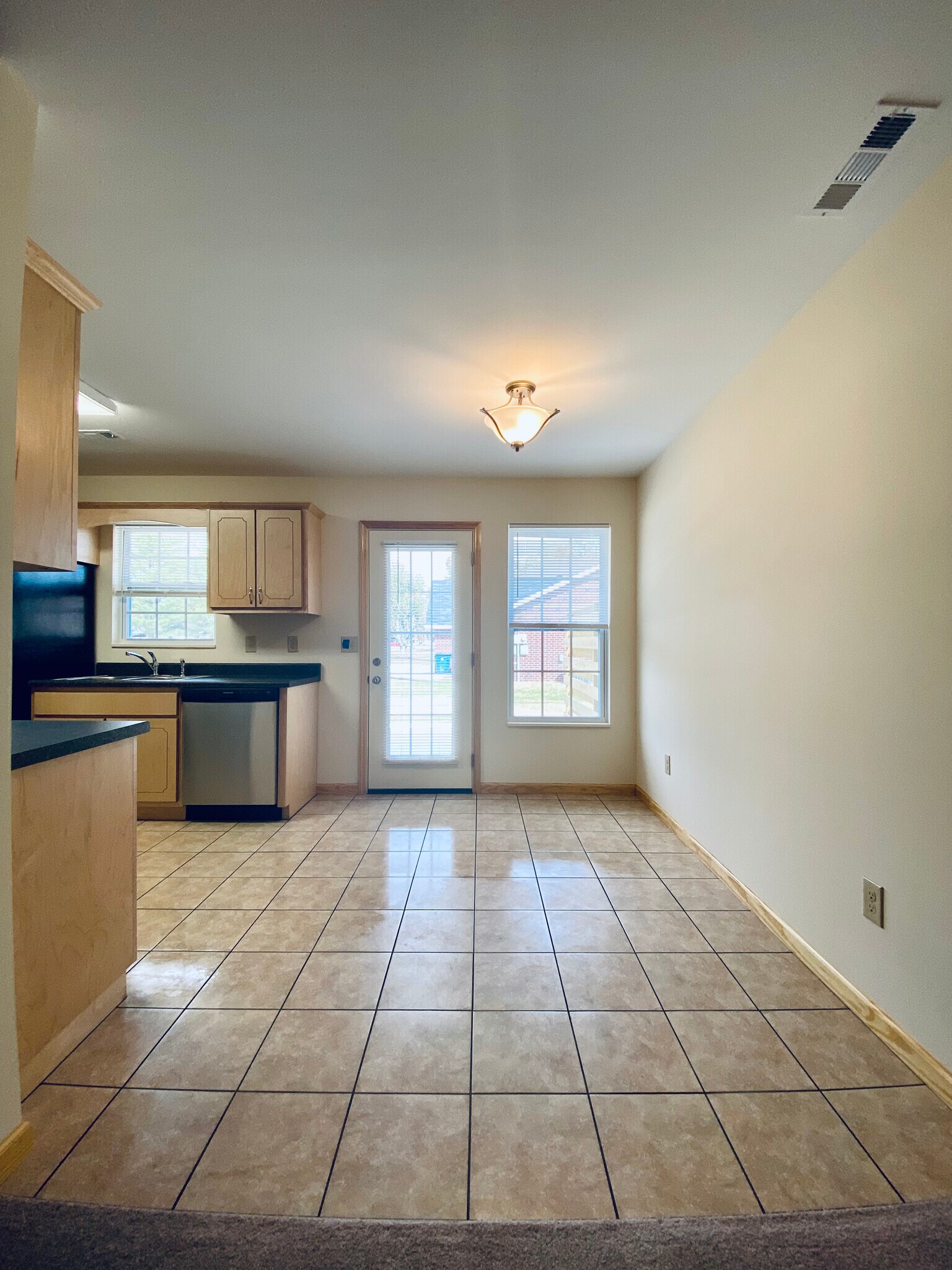 Building Photo - 46 Sunshine Ln