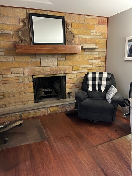 Building Photo - 2010 Richard St