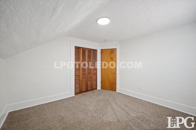 Building Photo - 5455 Douglas Rd