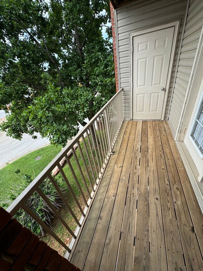 Building Photo - updated  1 Bedroom 1 bath Apartment