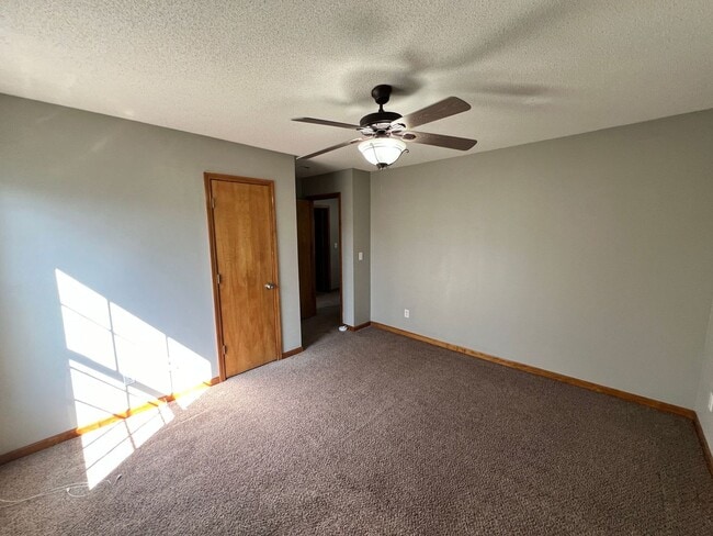 Building Photo - 3 Bed, 1.5 Bath Duplex with Garage and Extra Storage Space!