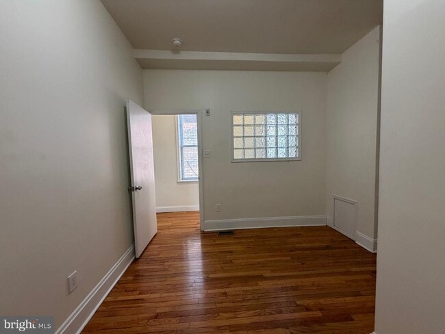 Building Photo - 922 S 49th St