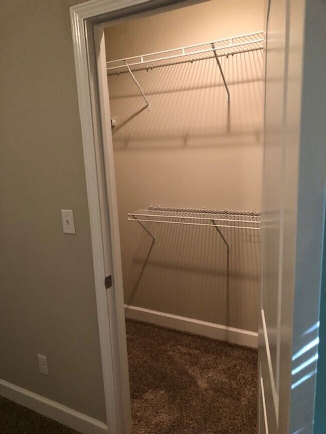 Building Photo - 2203 Forest Lake Dr