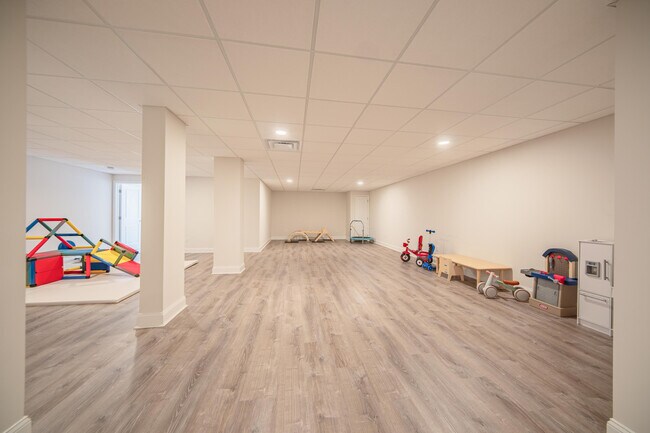 Building Photo - 3081 N Spurway Dr