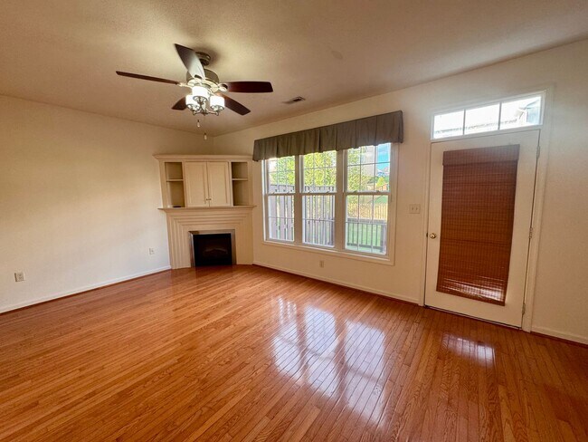 Building Photo - 2948 Crystal Spring Ln