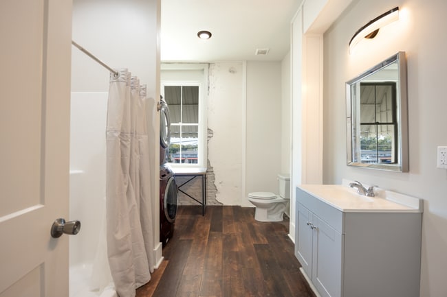 Building Photo - 9 S Main St