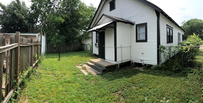 Building Photo - 1132 W Cavalcade St