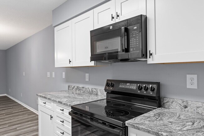 Building Photo - 310 Country Club Villa Dr