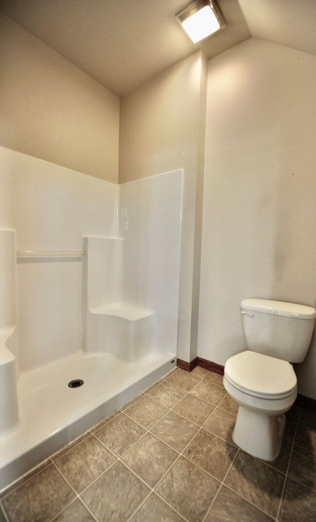 Building Photo - Coeur d'Alene Place Community 3 bed 2.5 ba...