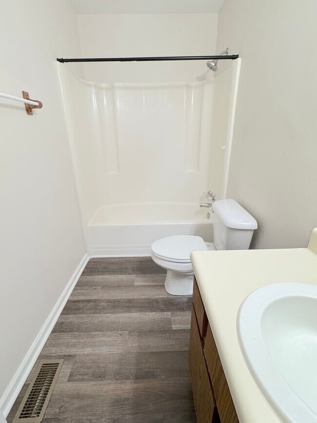 Building Photo - Come visit this cute 3 bedroom 1.5 bath in Chesapeake