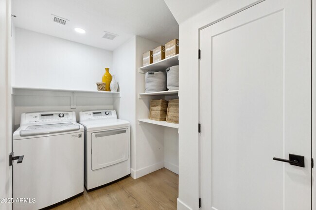 Building Photo - 10875 E Mirasol Cir