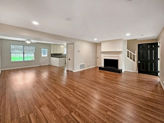 Building Photo - COMING SOON: Beautifully Updated 2/2.5 Townhome Near Truist Park