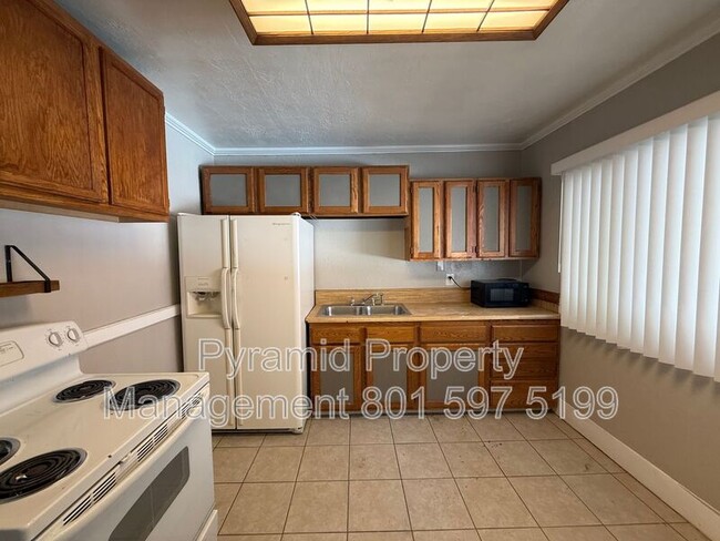 Building Photo - 1148 24th St