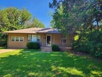 Building Photo - 2 Bed 1 Bath Plus Bonus Living/Office Cottage Style Home-The Village NW OKC