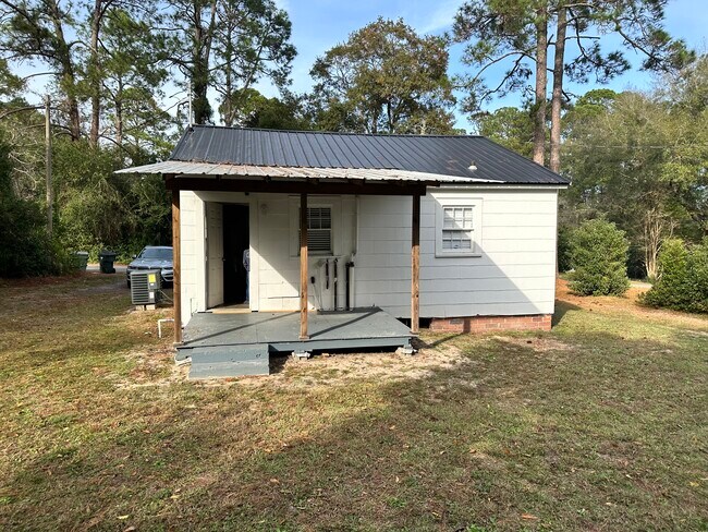 Building Photo - 512 Gordon St E