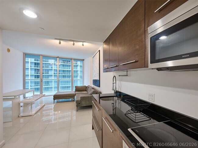Building Photo - 495 Brickell Ave
