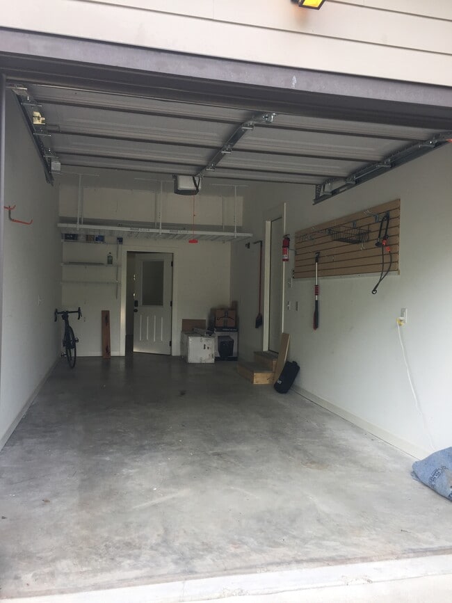 Building Photo - 217 37th Ave N
