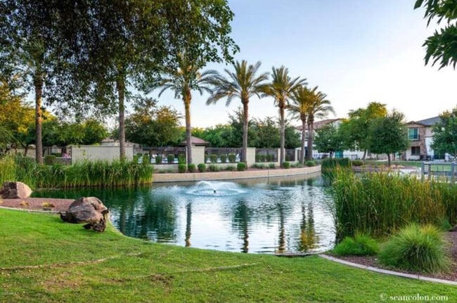 Building Photo - 2726 S Equestrian Dr