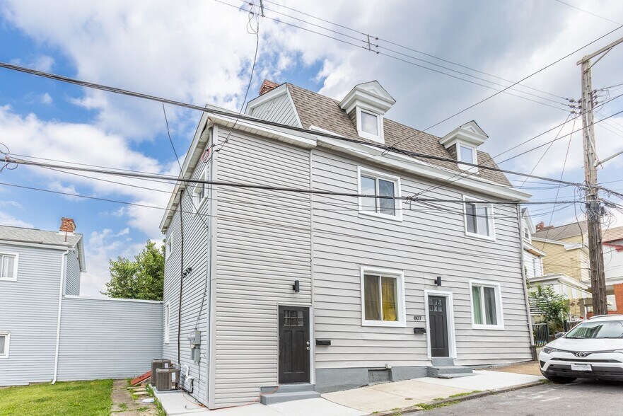 Building Photo - 807 Eureka St
