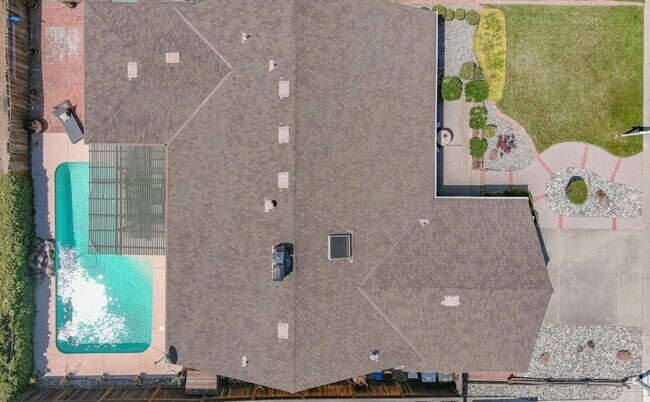 Building Photo - 483 Ontario Dr