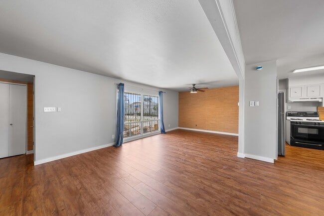 Building Photo - 303 Marquis Ln