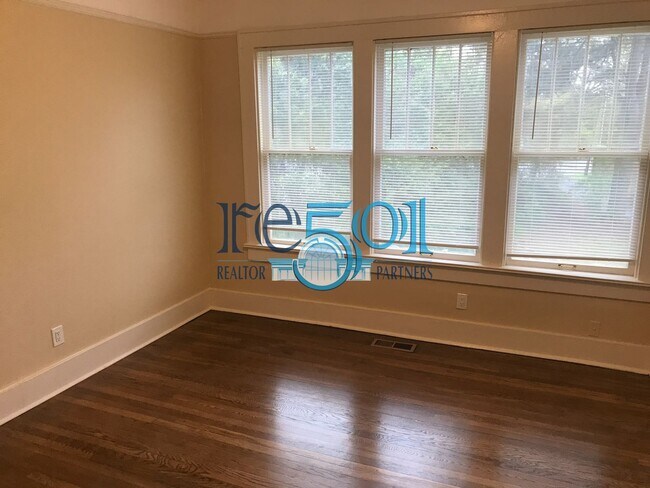 Building Photo - 1305 Kavanaugh Blvd