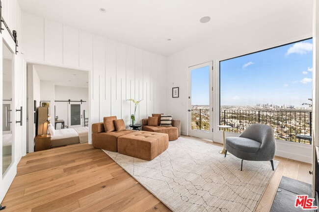 Building Photo - 8425 Hillside Ave