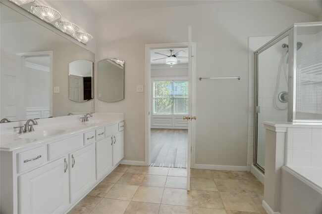 Building Photo - 5503 Gatesprings Ln