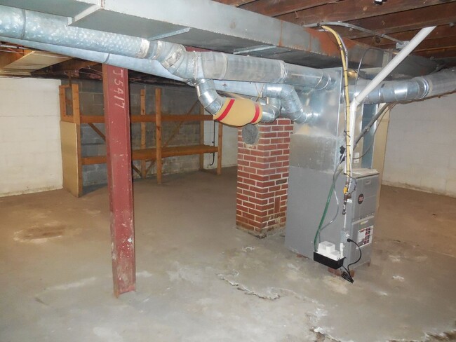 Building Photo - Two Bedroom Home in Belleville