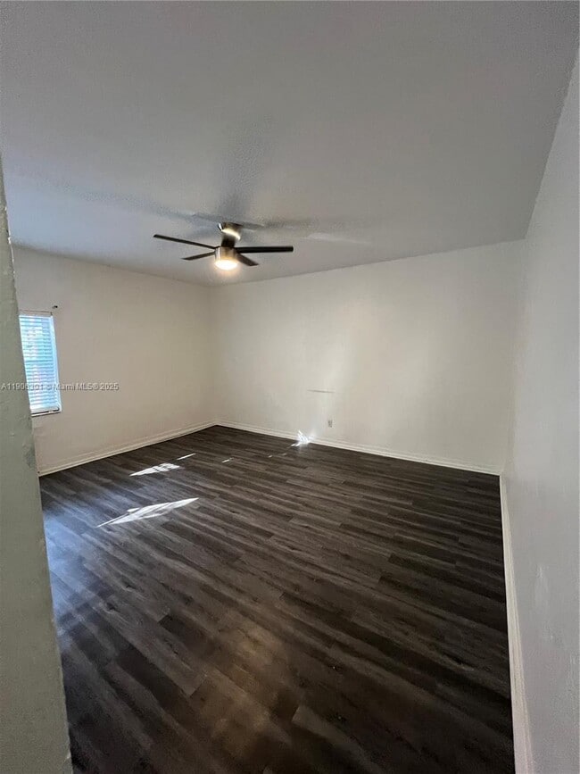 Building Photo - 215 30th St