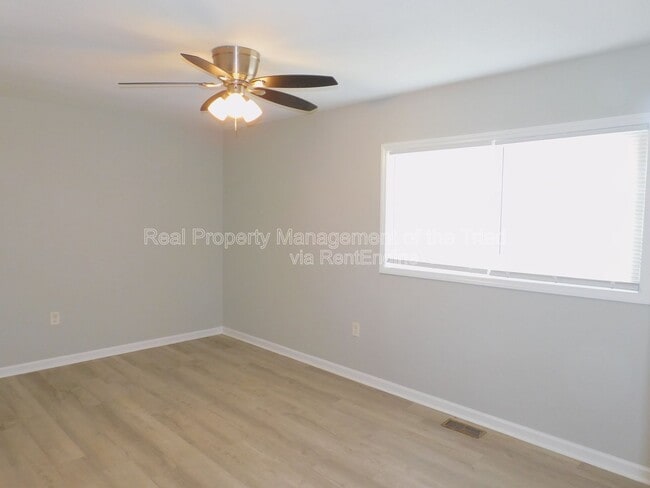 Building Photo - 406 Mason St NE