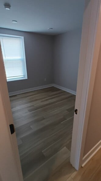 Building Photo - 325 N 40th St