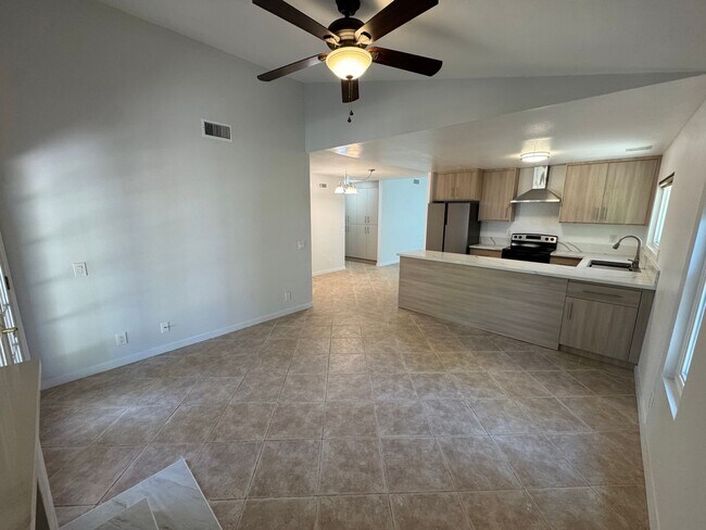 Building Photo - 4 bedroom - 2 Bathroom