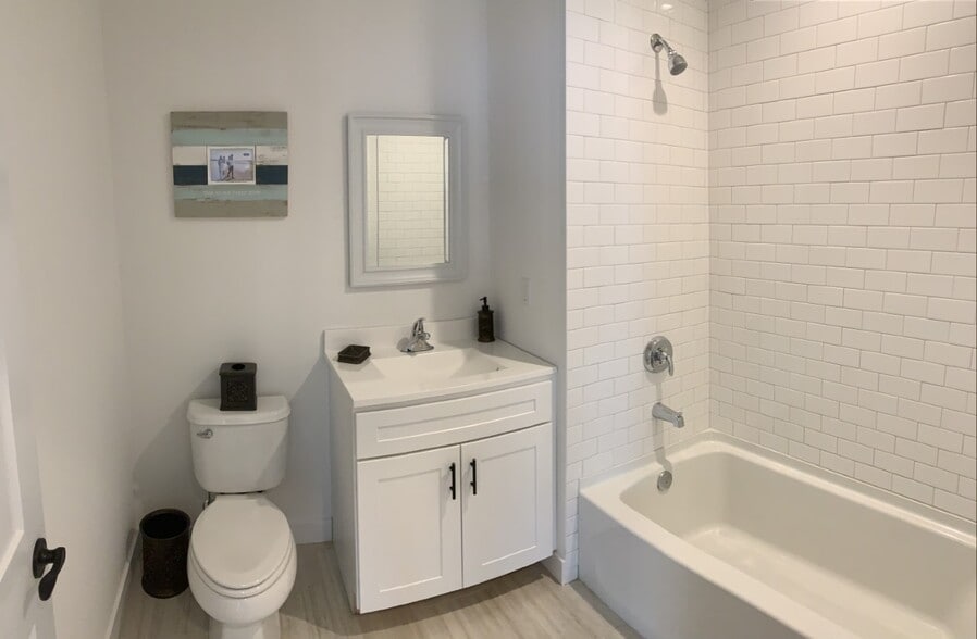 Bathroom - 68 Park Ave