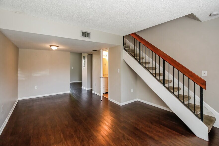 Building Photo - 541 NW 82nd Ct
