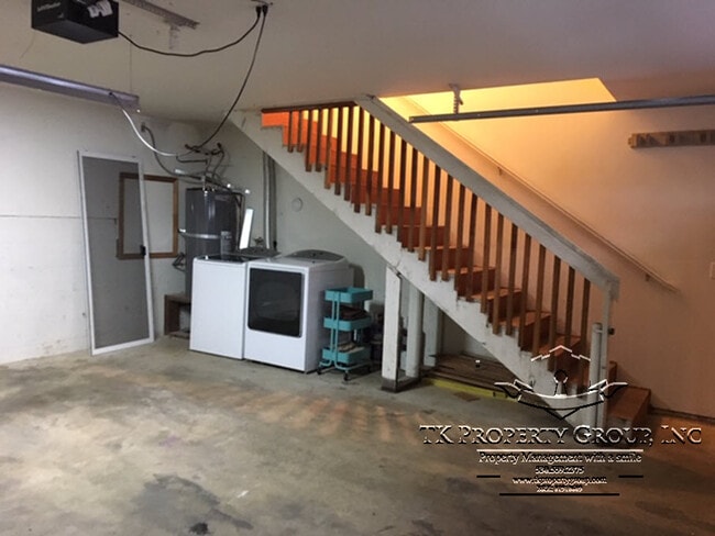 Building Photo - 1335 Oak Ridge Dr