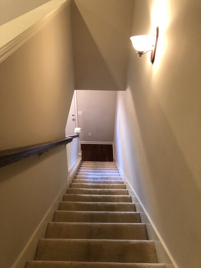 Building Photo - Townhome For Rent in Edenton Subdivision! ...