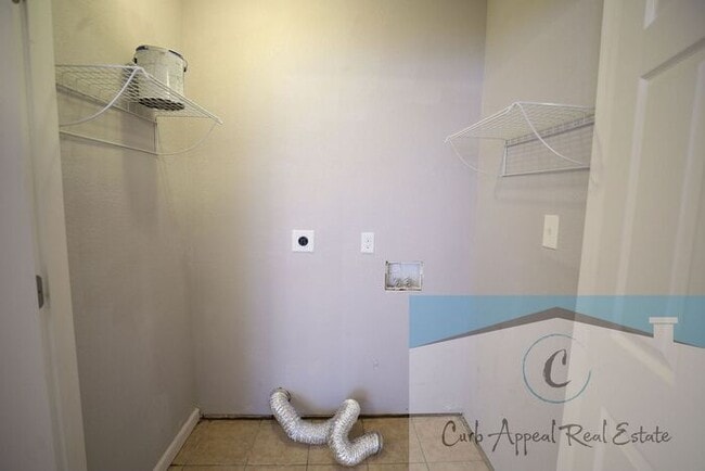 Building Photo - First month move in special $600!! Recently built 2 bed, 1 bath apartment - includes dishwasher a...