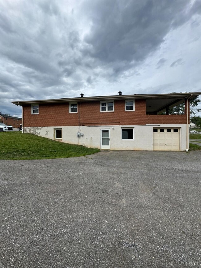 Building Photo - 106 Bryant Rd