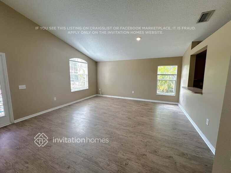 Building Photo - 7221 49th Pl E