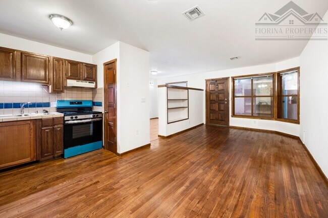 Building Photo - Inviting Studio in the Heart of Downtown Santa Fe