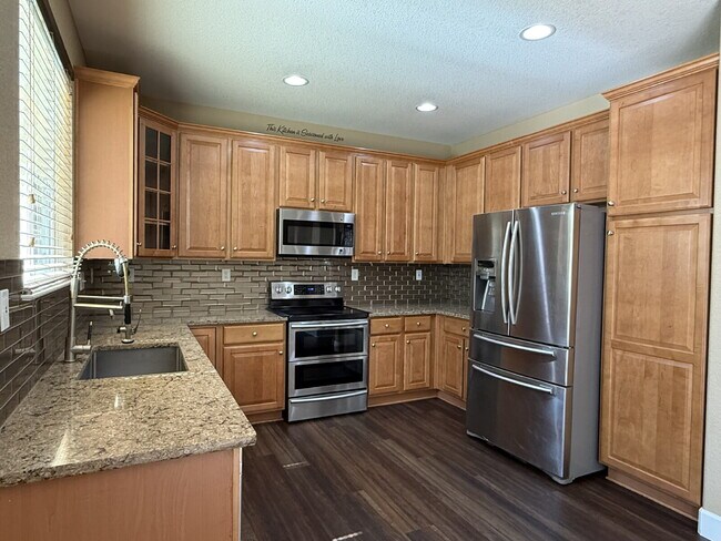 Building Photo - Gorgeous Reunion Home Features 4 Beds/2.5 Baths and Large Backyard. Close to Shopping, Dining and...