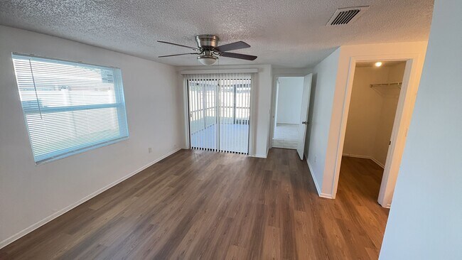 Building Photo - Recently renovated 3 bedroom, 2 bathroom, 2 car garage home for rent in Town 'n' Country.