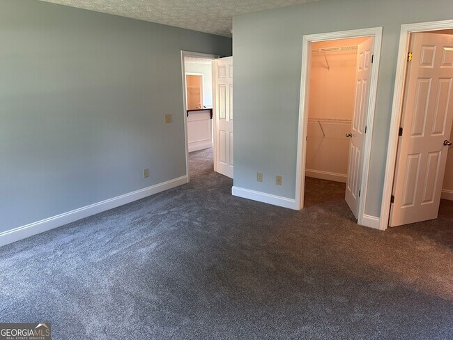 Building Photo - 561 Highland Pointe Dr