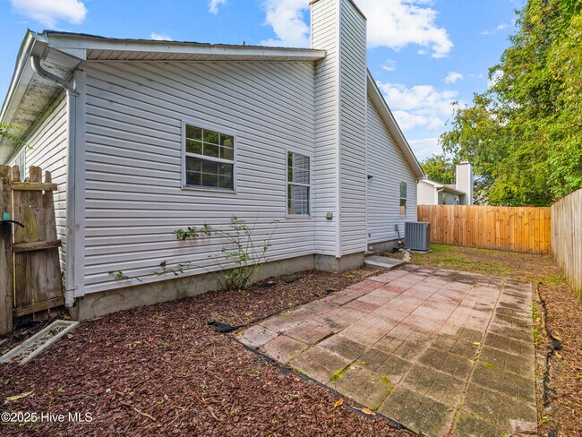 Building Photo - 3002 E Windgate Ct