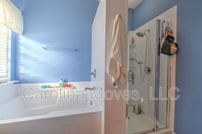 Building Photo - 512 S Orchard Farms Ave