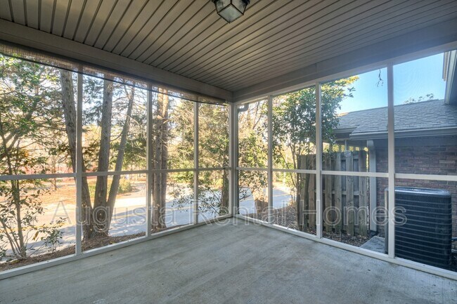 Building Photo - 200 Kline St