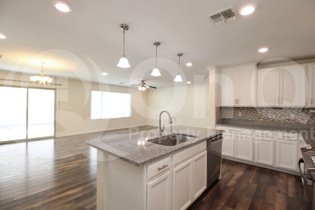 Building Photo - 139 E Bluejay Dr