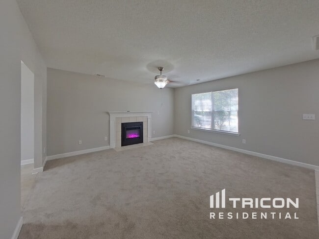 Building Photo - 2045 Sunset Village Dr