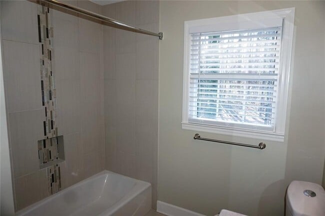 Building Photo - 1140 Falstaff Dr